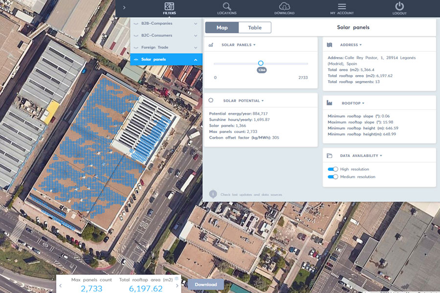 Análise de potencial solar por telhado no GeoBiz Energy: vista satélite com painéis detetados, superfície útil e potencial energético